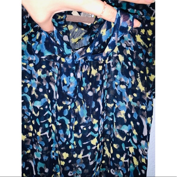 🌸 5 for $25 EUC Colorful Tie front Ruffle blouse - Picture 5 of 5